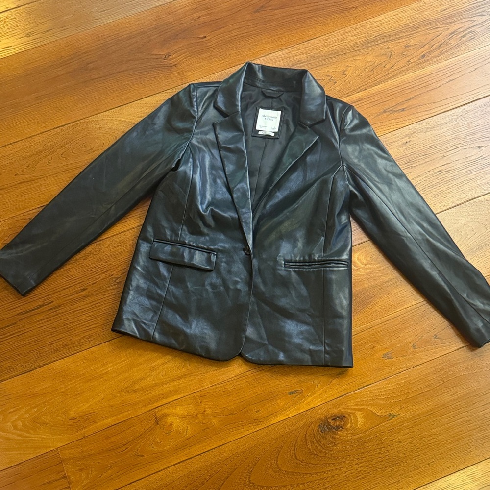 Blazer - Picture 2 of 3